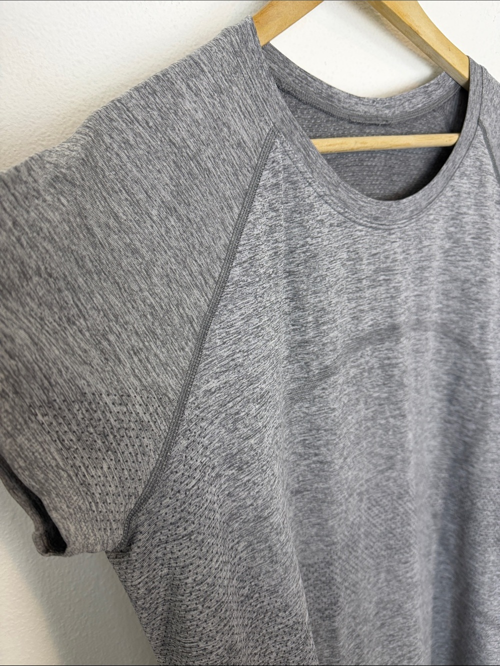 Lululemon Swiftly Tech Hip Length T-shirt 14 - Picture 2 of 4